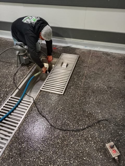 Instalación profesional de rejillas metálicas