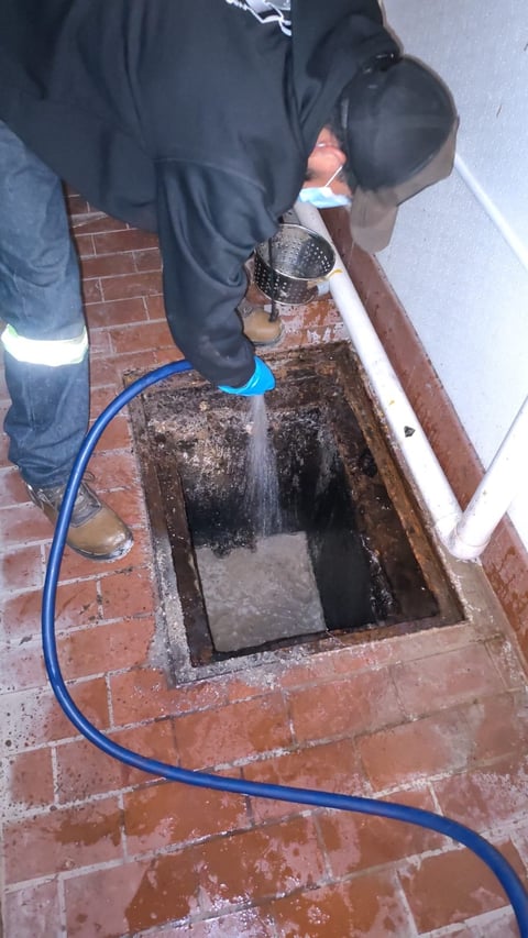 Drenaje de agua en sistema de saneamiento