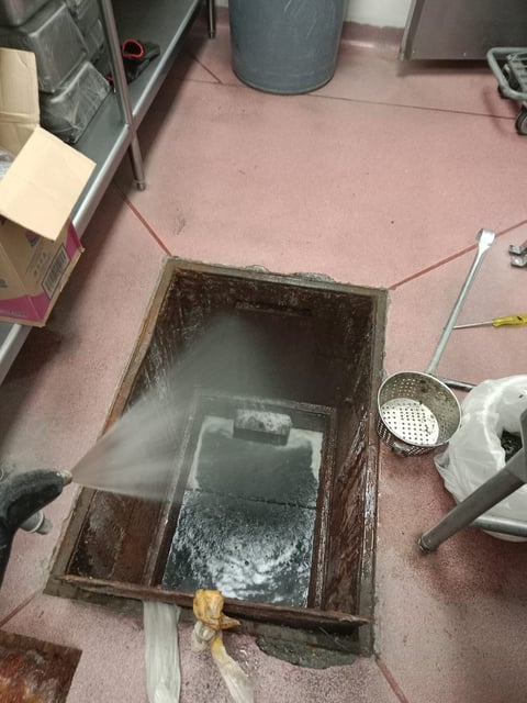 Trampa de grasa en cocina comercial
