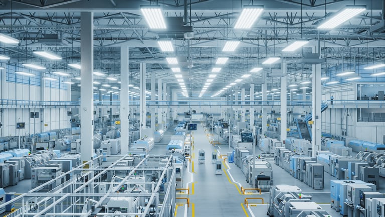 Planta industrial moderna con líneas de producción